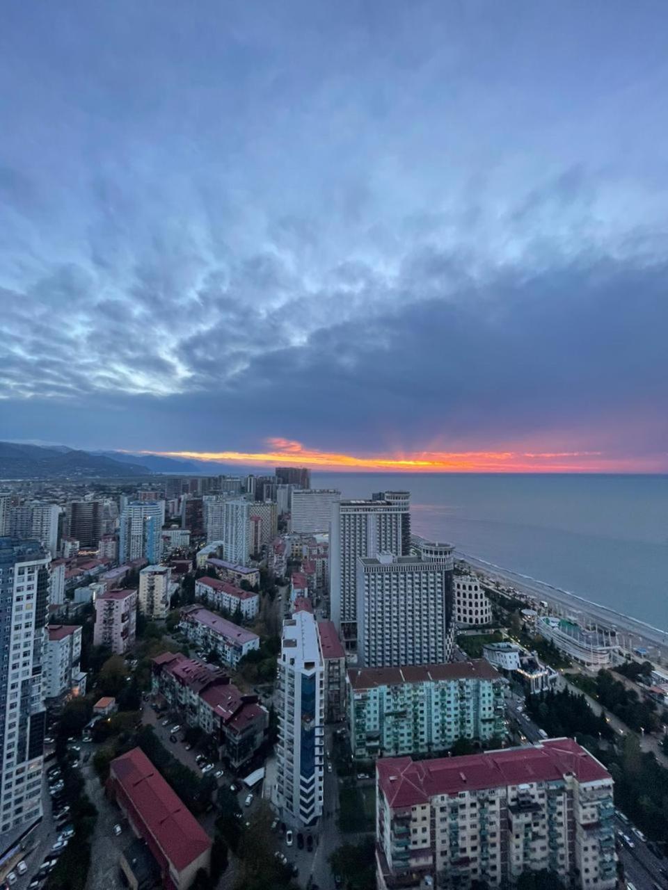 Orbi Сity Sunny Apartments High Floor Batumi Kültér fotó